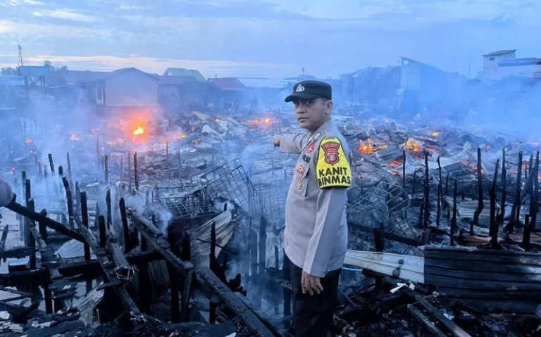 Kebakaran terjadi di Desa Muara Adang, Kecamatan Long Ikis, Kabupaten Paser. (Polres Paser)